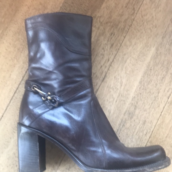 Shoes - Picture 3 of 5